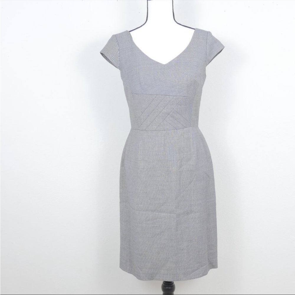 Tahari Gray Tweed Short Sleeve V Neck Work Wear Size 4 Boss Interview Dress